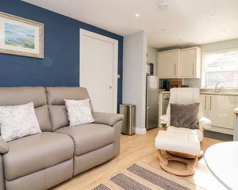 Robin Cottage - Beverley - Living room