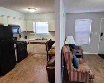 Saint James mid-peninsula 4 - Newport News - Kitchen