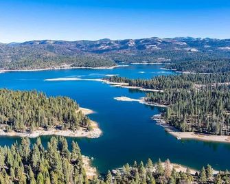 Mystic Meadow Sweet Cabin Meadow Views - Shaver Lake - Building