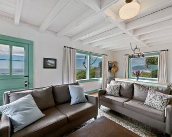 Beautiful Ocean Front Haystack Rock View - Cannon Beach - Living room