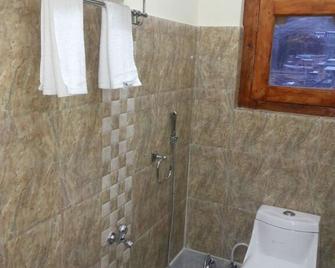 City Hotel - Paro - Bathroom