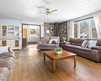 All season Lakefront cottage! - Mactier