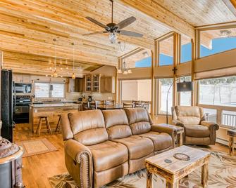 Elk View Lodge - Eagle Nest - Living room
