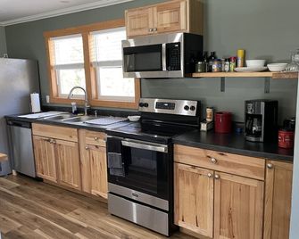 Cozy Golf & Ski Retreat by Pine Mountain-Near many other activities/attractions! - Iron Mountain - Cucina