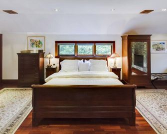 East Hampton Art House Bed & Breakfast - East Hampton