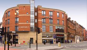 Premier Inn Manchester City Centre Portland Street - Manchester - Building