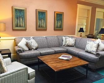 The Columbia Hotel - Ashland - Living room