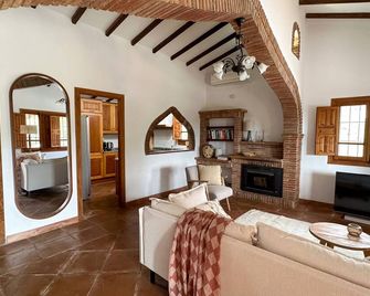 Spacious Detached Villa With Private Floodlit Pool - Los Romanes - Sala de estar