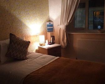 Station Hotel - Pickering - Bedroom