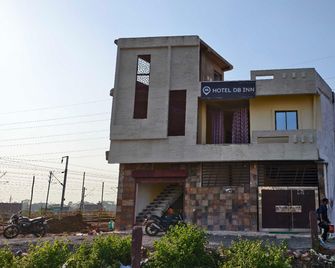 Spot On Hotel Db Inn - Katni - Building