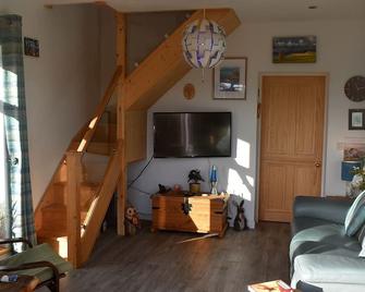 Lycia Rooms + - Inverness - Living room
