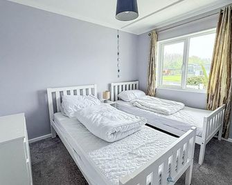 Cosy Chalet On A Beautiful Holiday Park In Lowestoft Ref 12080B - Lowestoft - Chambre