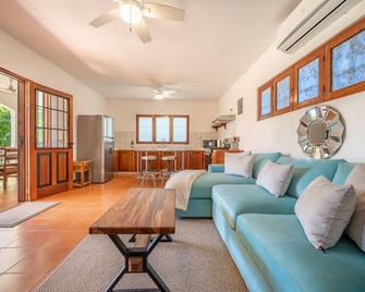 Casa Palma Real - Playa Junquillal - Living room