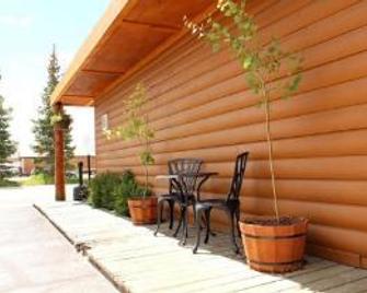 Elkhorn Cabins And Inn - West Yellowstone - Patio