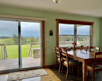 Montgomery Cavendish Cottages - Cavendish - Dining room