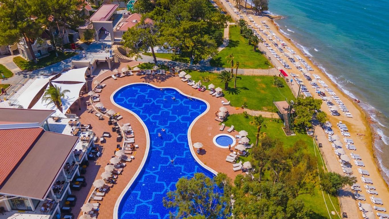 Long Beach Club Nature