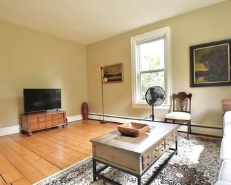Historical New England 2Bedroom with 2 King beds Brick Building - Topsham - Sala de estar