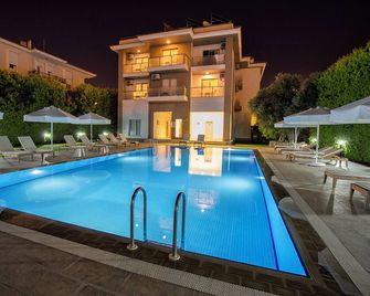 Cilek Marina Hotel - Cesme - Pool