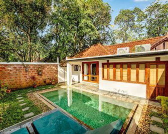 Coconut Lagoon Kumarakom - A Cgh Earth Experience - Kumarakom - Pool