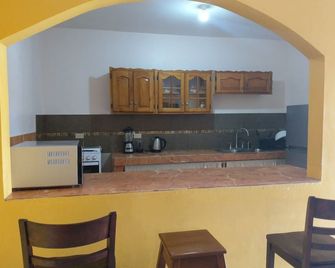 Quiet relaxing mountainous get away! - Montego Bay - Kitchen