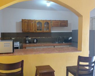 Quiet relaxing mountainous get away! - Bahía Montego - Cocina