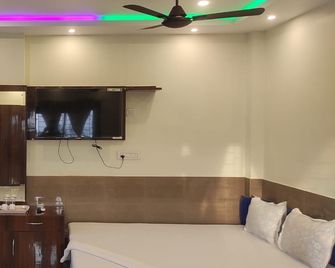 Aspiring Resort - Roychak - Bedroom