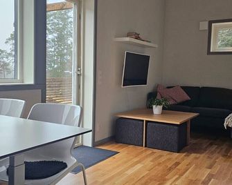 Newly built cottage near the sea and beach - 헤난 - 거실