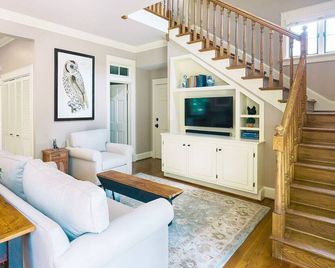 The Red Fox Inn & Tavern - Middleburg - Living room