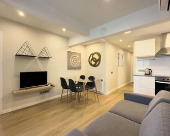 BeBarceloner Sant Andreu Apartments - 3 bedrooms - ברצלונה - סלון