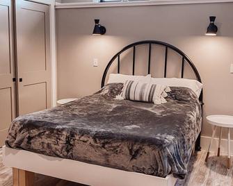 Family Friendly Newfound Lake Home, Sleeps 10, Pool Table, Kayaks & Paddleboards - Bristol - Habitación