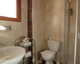 Hôtel Logis La Crémaillère - Saint-Bonnet-en-Champsaur - Ванна кімната