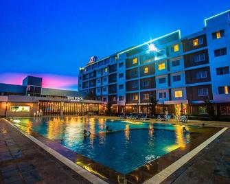 New Travel Lodge Hotel - Chanthaburi - Pool