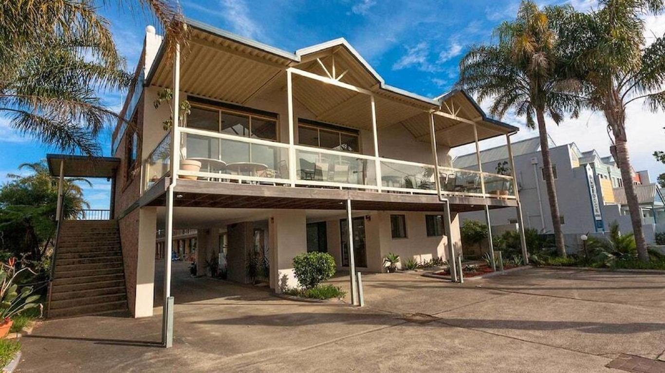 باي إكزجيوتيف موتل