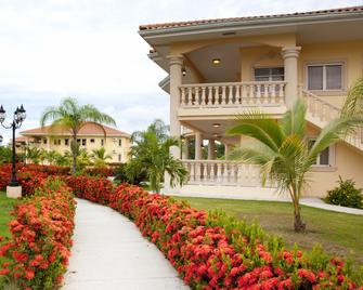 La Ensenada Beach Resort - Tela - Gebäude