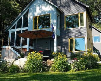 Lake Front Home with Stunning Views - Salisbury - Budynek