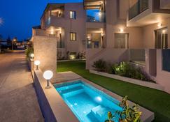 Aegean Breeze Luxury Apartments - Maleme - Basen