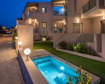 Aegean Breeze Luxury Apartments - Maleme - Pool