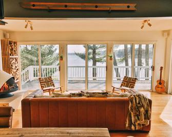 Island Pines, Escape to Island Pines - Chetek - Sala de estar