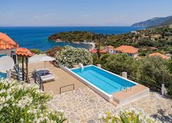 Holiday house Agios Konstantinos for 1 - 6 persons with 2 bedrooms - Holiday house - Samos - Pool