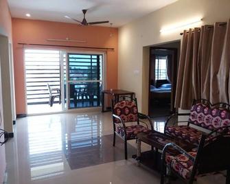 C3 Spice Homestay Apartment - Coimbatore - Living room