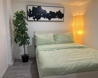 Cozy Private Den in Ajax - Ajax
