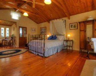 Braeside Garden Cottages - Ballarat - Bedroom