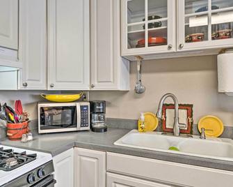Red Lodge Retreat w/ Yard - Walk to Restaurants! - Red Lodge - Kitchen