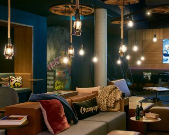 Moxy Essen City - אסן - טרקלין