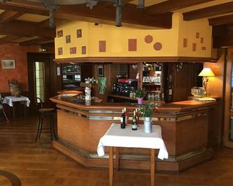 Aux Deux Clefs - Sommerau - Бар