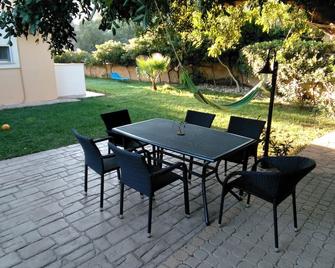 Private Villa With Beautiful Garden - Agios Vasilios - Patio