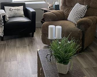 Newly Remodeled 2 Bedroom Home! - Mobridge - Living room