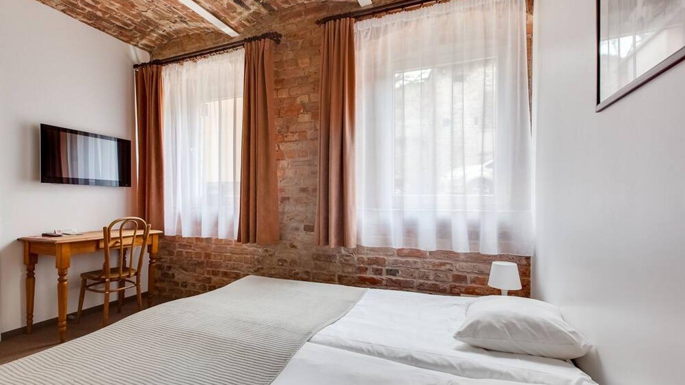 Janne Hotel
