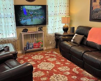 Quiet and cozy home away from home I - Bay Saint Louis - Living room