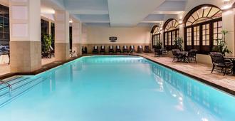那什維爾機場大使套房酒店 - 納什維爾 - 納什維爾 - 游泳池